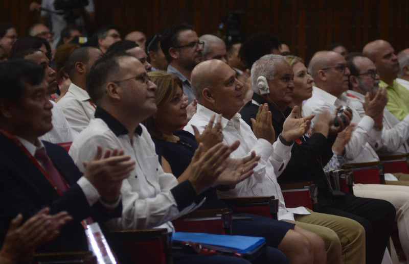 Debate de publicaciones teóricas en Cuba