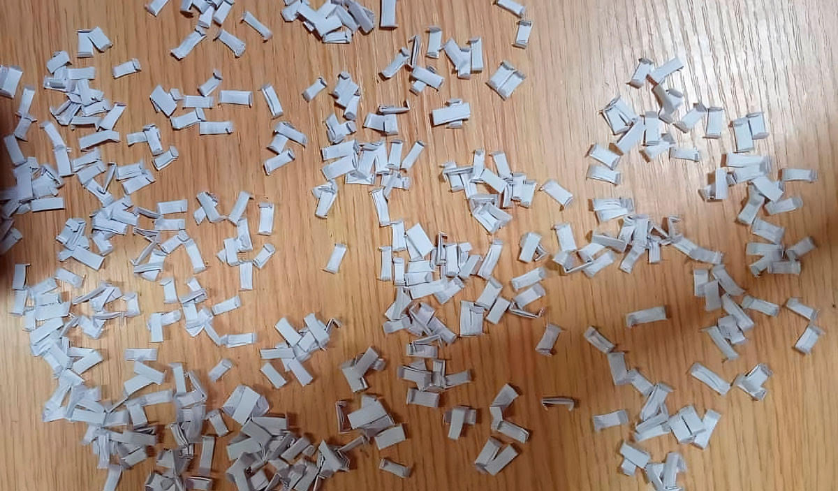 El quimico se comercializa en dosis de 0_5 cm² de papel atomizado_ Foto cortesia del Minint