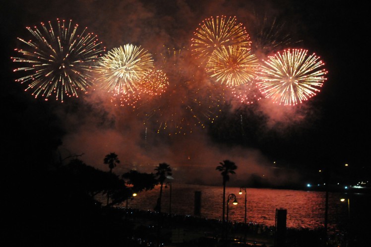 Fuegos artificiales por el aniversario 500 de La Habana