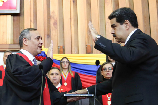  Nicolás Maduro asume presidencia ante alrededor de un centenar de delegaciones internacionales