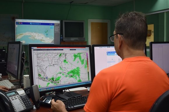 Caymares estudiando un modelo de predicción. Foto: Danier Ernesto González. Caymares estudiando un modelo de predicción. Foto: Danier Ernesto González.