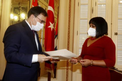 Recibe vicecanciller cubana Copias de Estilo del Embajador de la República de Turquía Recibe vicecanciller cubana Copias de Estilo del Embajador de la República de Turquía