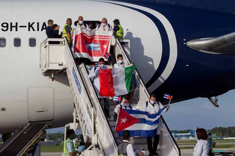 Médicos cubanos