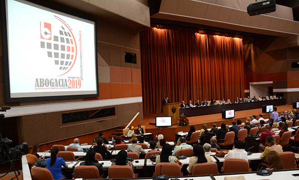 Denuncian en Abogacía 2019 impacto del bloqueo de EE.UU. a Cuba