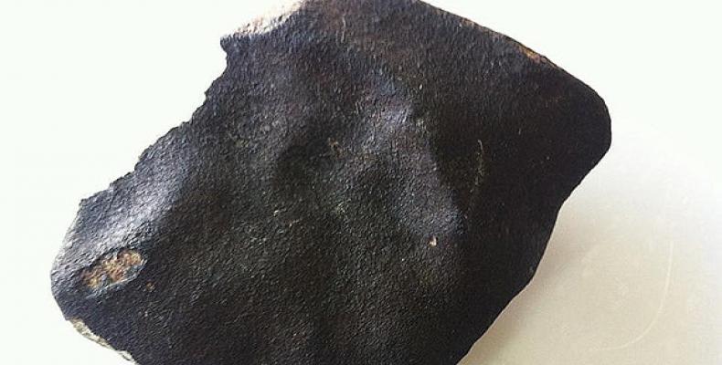 Fragmento del meteorito caido en Cuba el pasado viernes. foto/ internet