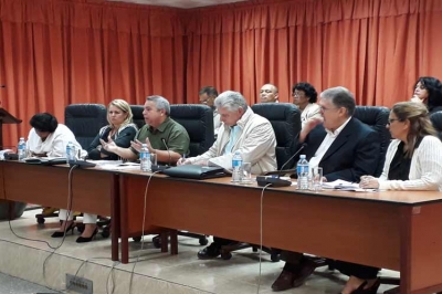 Asiste presidente de Cuba a debate de plan económico con trabajadores 