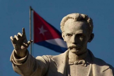 Imagen de José Martí y la bandera cubana
