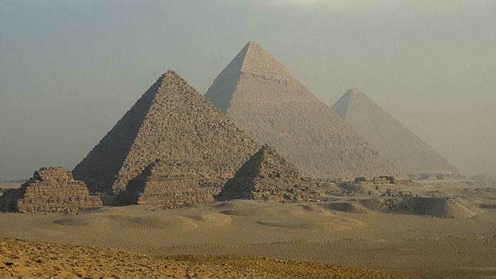 Hallan prueba del sistema usado en Egipto para mover bloques de las pirámides