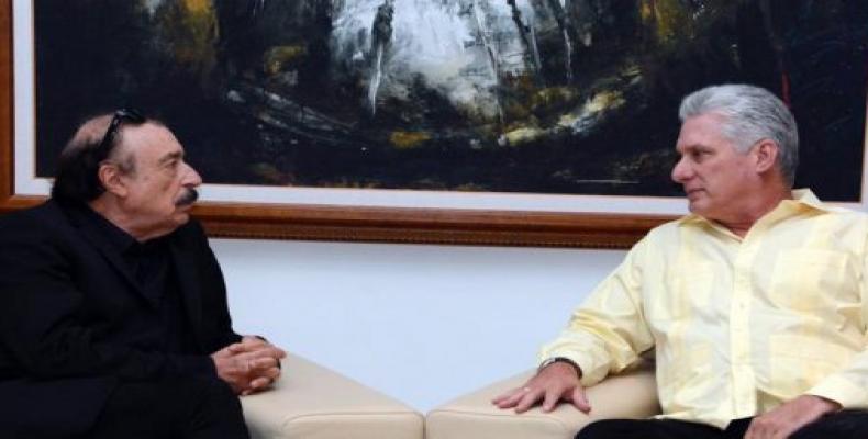 Ignacio Ramonet conversa con el Presidente cubano, Miguel Díaz-Canel Bermúdez.