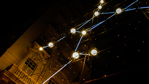 Constelaciones de “Planetario” iluminan la calle habanera Galiano Constelaciones de “Planetario” iluminan la calle habanera Galiano
