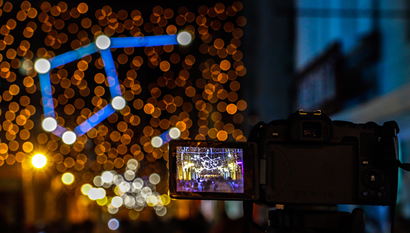 Constelaciones de “Planetario” iluminan la calle habanera Galiano Constelaciones de “Planetario” iluminan la calle habanera Galiano