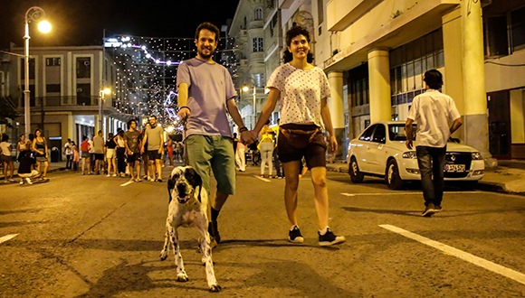 Constelaciones de “Planetario” iluminan la calle habanera Galiano Constelaciones de “Planetario” iluminan la calle habanera Galiano