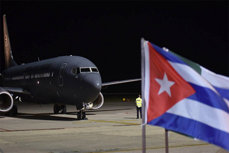Más de 20 vuelos solidarios llegaron a Cuba desde México y Venezuela
