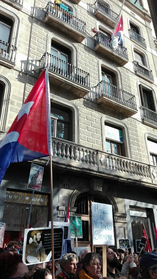 En Barcelona, frente al Consulado cubano.