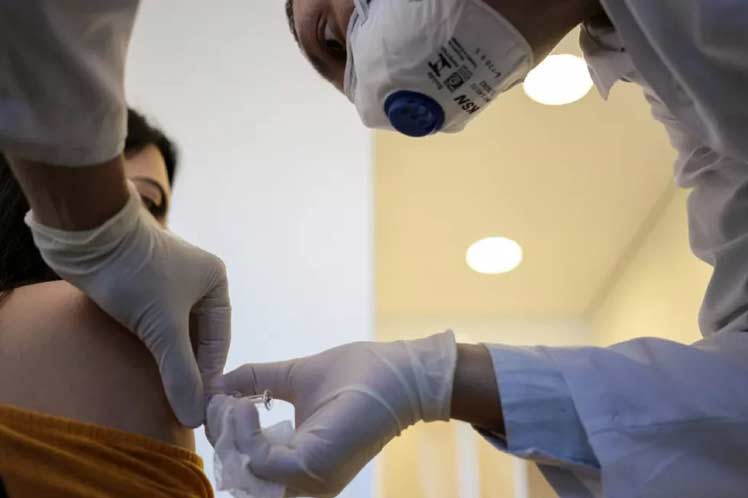 Doctora, primera voluntaria con vacuna contra Covid-19 en Sao Paulo