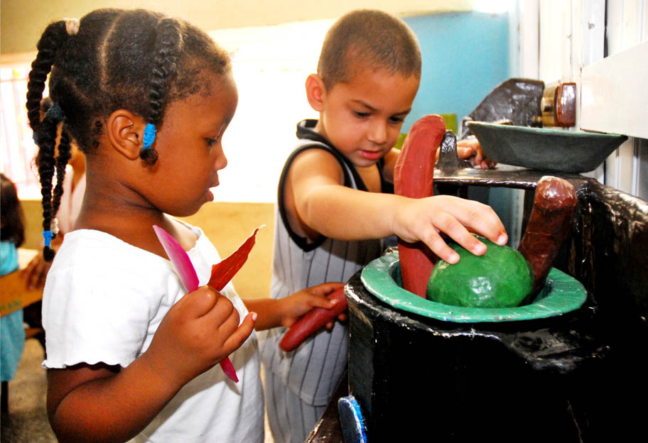 Niños en un circulo infantil 