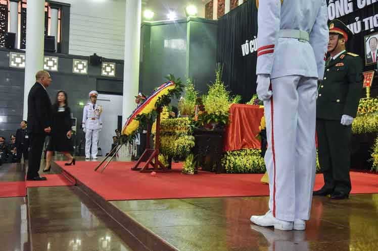 Delegación cubana rinde tributo en Vietnam a extinto presidente Quang