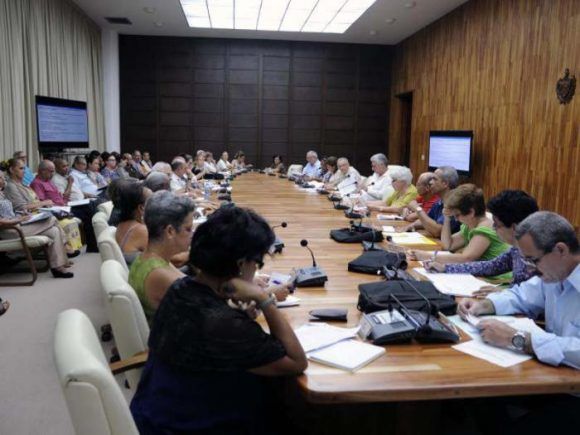 Díaz-Canel dirige reunión de control de la Tarea Vida y sobre la preservación de la memoria documental del país