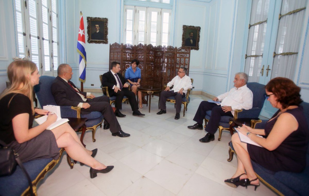 Canciller interino de Cuba recibe a Secretario de Estado checo