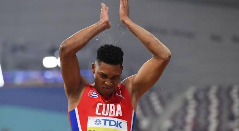 Gran salto de cubano Echevarría para avanzar a la final en Tokio