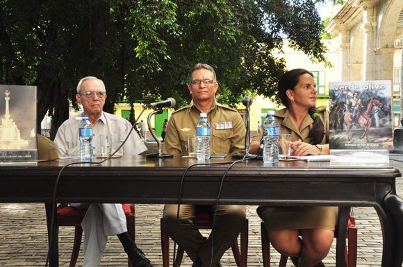 Entregan a Eusebio Leal sello de Verde Olivo 