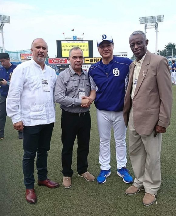 Delegación del INDER intercambia con el presidente del equipo Chunichi Dragons de béisbol