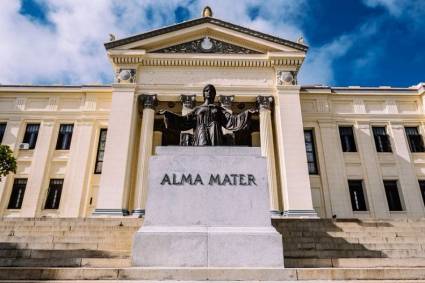 Ratifica el Alma Mater su compromiso con la Patria