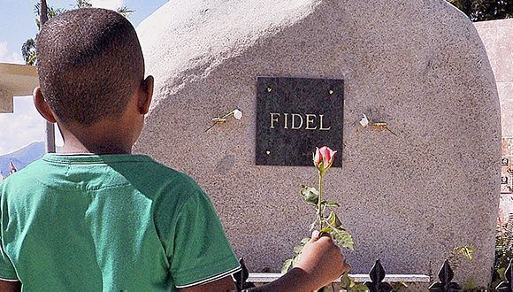 roca que contiene la urna de cedro que guarda las cenizas dfe Fidel