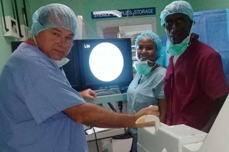 ingeniero Osmin Camero representa hoy el conocimiento y la ciencia de Cuba al servicio del pueblo de Granada frente a la pandemia de Covid-19