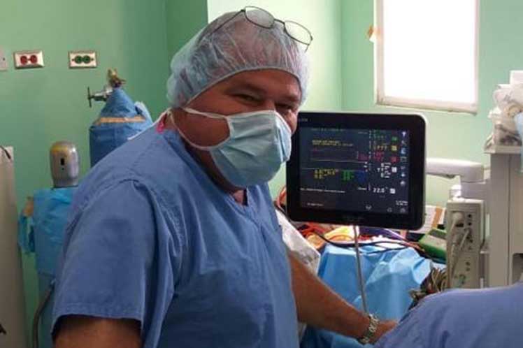 ingeniero Osmin Camero representa hoy el conocimiento y la ciencia de Cuba al servicio del pueblo de Granada frente a la pandemia de Covid-19