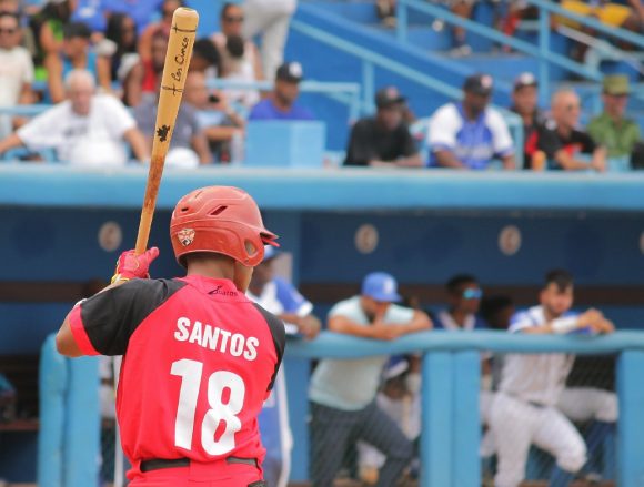 Raico Santos se fue de 4-2 con un doblete remolcador Foto:Boris Luis Cabrera