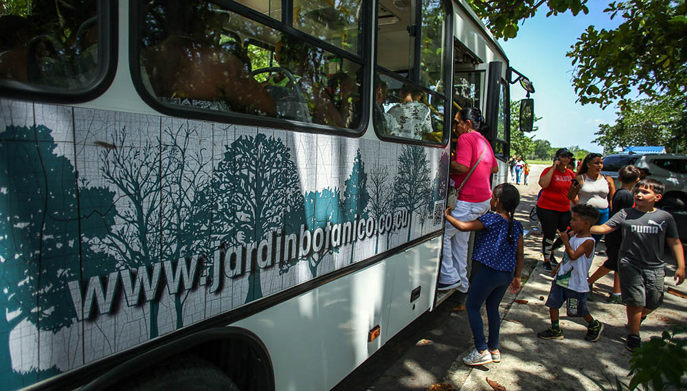 Niños disfrutan del domingo en el Jardín Botánico Nacional. Foto: Abel Padrón Padilla/ Cubadebate.