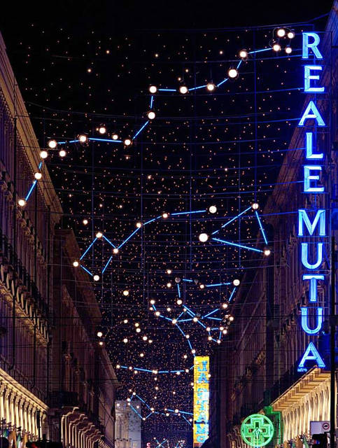 Luces de la ciudad italiana de Turín