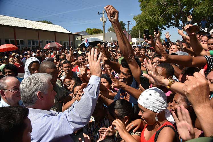 presidente Díaz-Canel durante su visita de gobierno en Santiago de Cuba