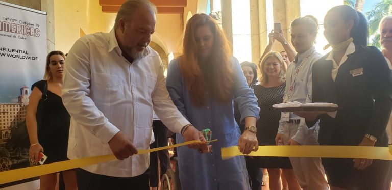 Manuel Marrero, ministro de Turismo, y Charo Trabado, CEO de MITM Events, en la apertura del evento.