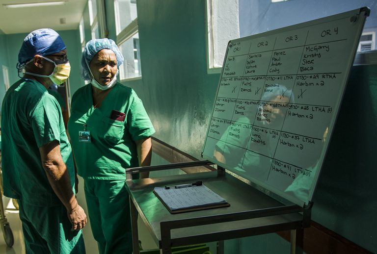 Desde 1996, esta organización –con sede en Los Ángeles– ha atendido a más de 17 000 pacientes en 25 países,