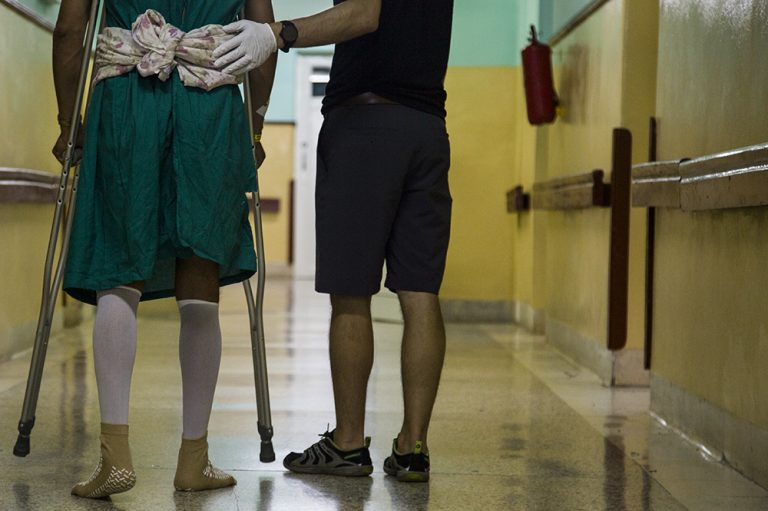 Tras la cirugía, Deny Bautista inició la rehabilitación inmediata.