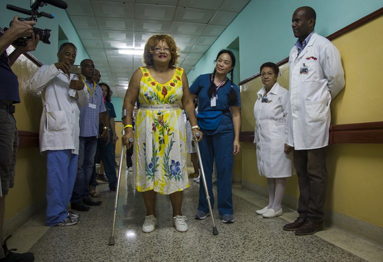 La doctora Francisca da pasos más seguros de sus dos últimas décadas de vida