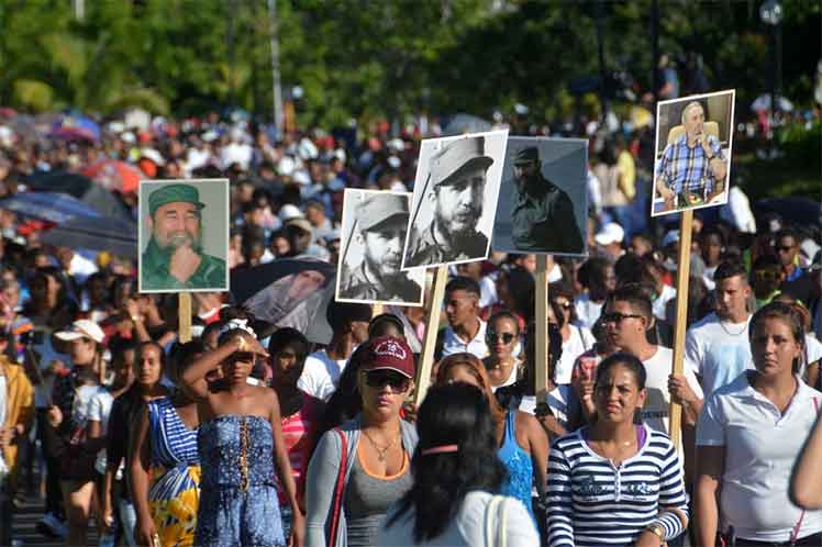 Cuba con Fidel Castro en la memoria a tres años de su inhumación