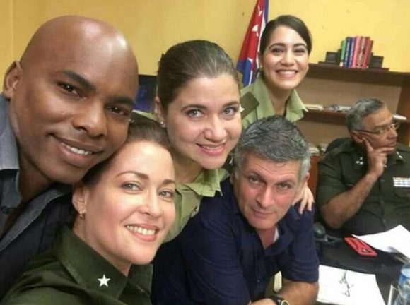 Parte del elenco de la nueva temporada. Foto: Facebook/Tras la Huella.