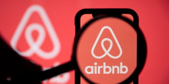 Plataforma digital de alojamiento Airbnb