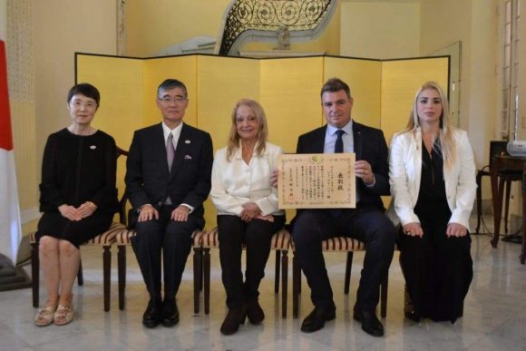 Canciller japonés reconoce a dos personalidades cubanas Canciller japonés reconoce a dos personalidades cubanas