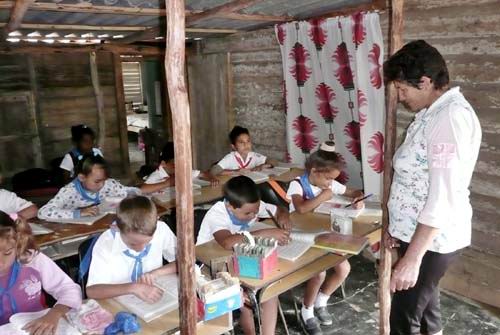 Aula multigrado en una escuela rural, Cuba