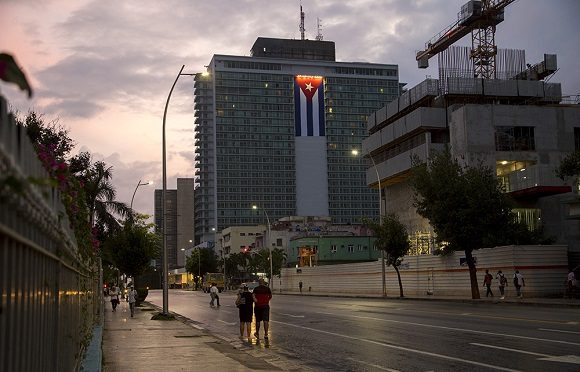 Bandera cubana en el Hotel Habana Libre.