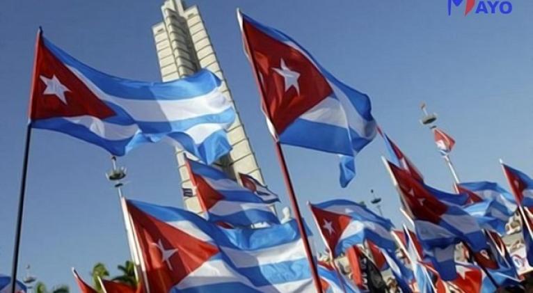 Banderas cubanas en la Plaza de la Revolución