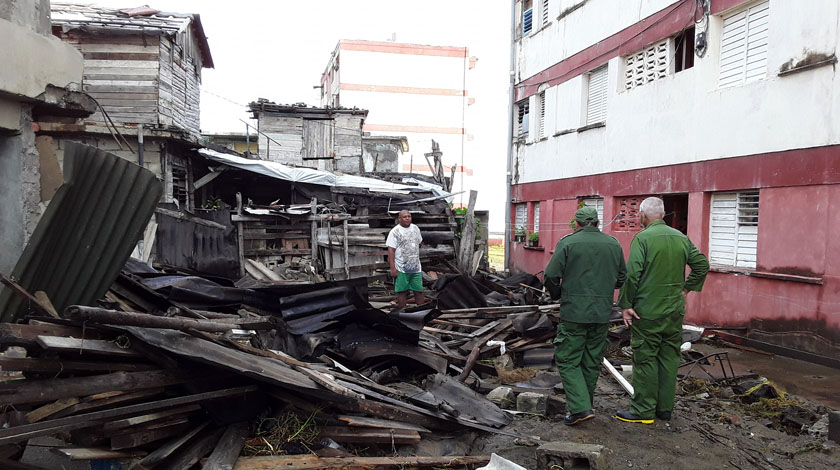 Huracán Isaías deja afectaciones por penetraciones del mar en Baracoa Huracán Isaías deja afectaciones por penetraciones del mar en Baracoa