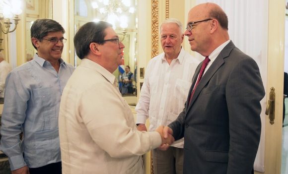 El ministro de Relaciones Exteriores de Cuba, Bruno Rodríguez Parrilla, recibió también este viernes al congresista demócrata por el estado de Massachusetts James McGovern