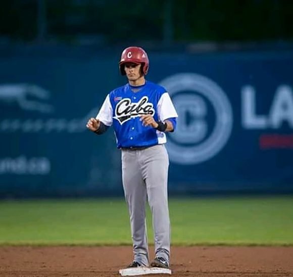 César Prieto ligó tres imparables en la jornada. Foto: Phil Selig/Cubadebate.