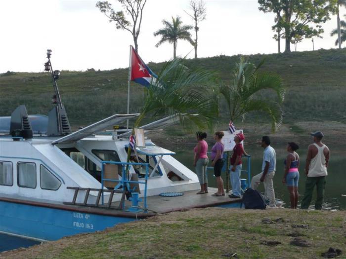 Colegio electoral flotante surca las aguas al centro de Cuba