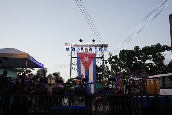 Concierto 103 de la Gira por los Barrios de Silvio Rodríguez, El Palenque, San Antonio de los Baños. Foto: Iván Soca/Cubadebate.